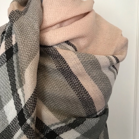 Large plaid scarf/ shawl - Picture 2 of 2